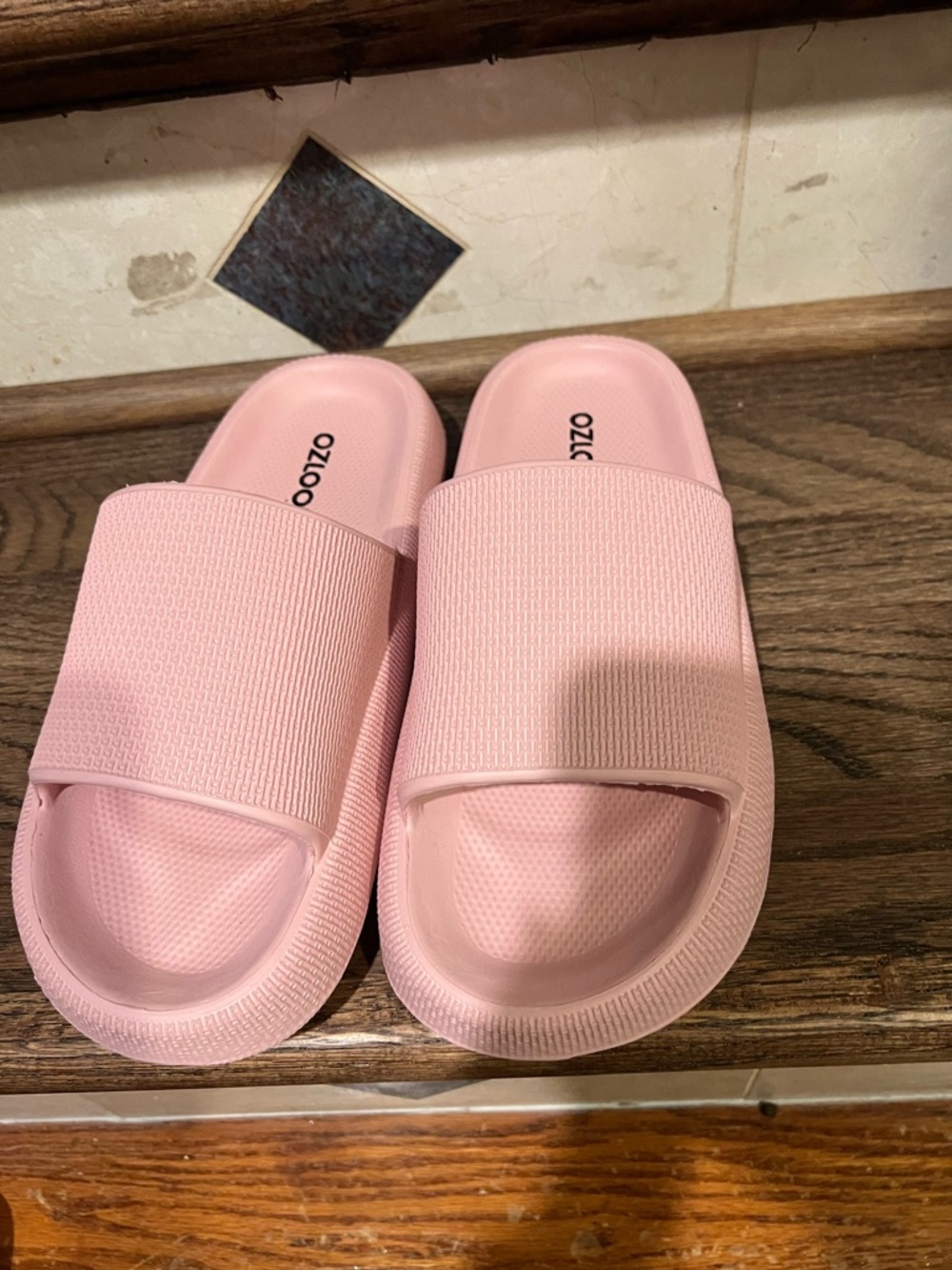 Ozlook pink cushioned slide sandals